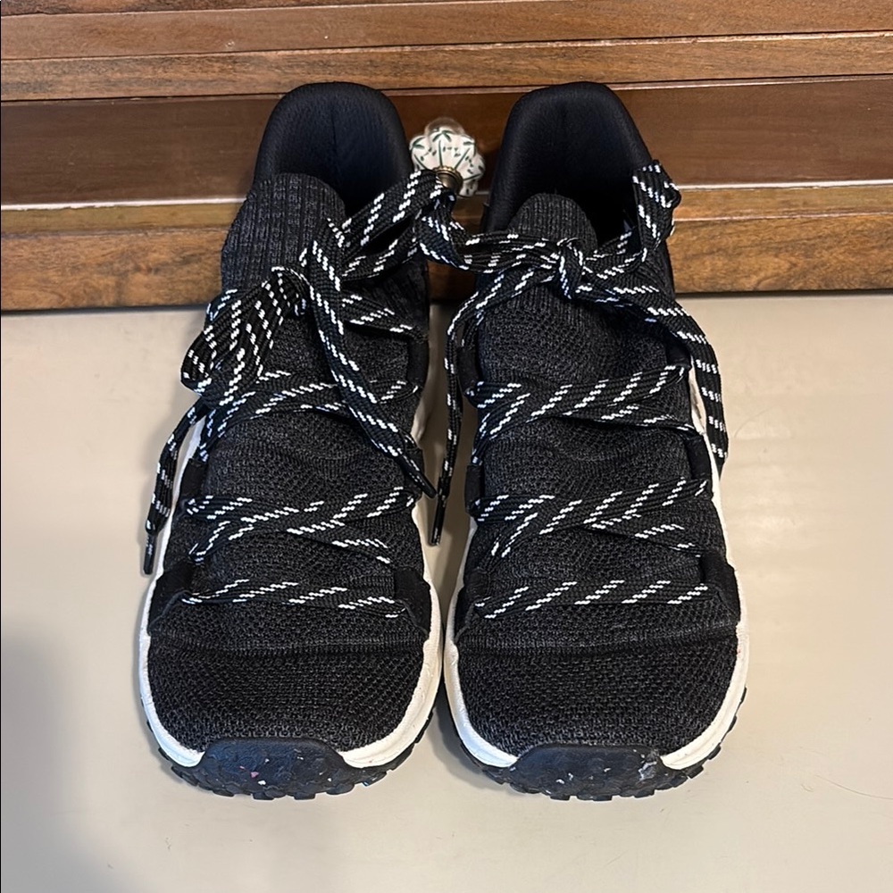 Black Athletic Shoes for Women